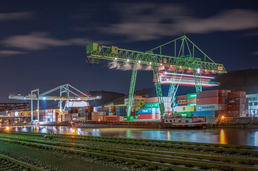 Hafen bei Nacht